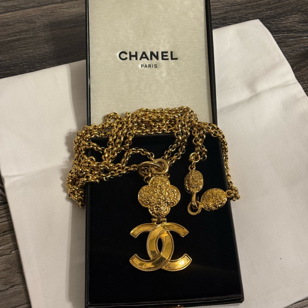 CHANEL Vintage Gold CC Clover Multi Strand Long Chain Pendant Necklace - Picture 13 of 14